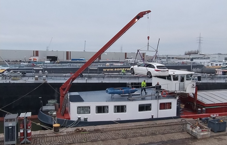 Barge Cranes Belgium B.V.